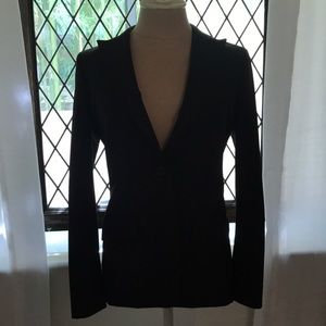 Fitting black blazer with single button